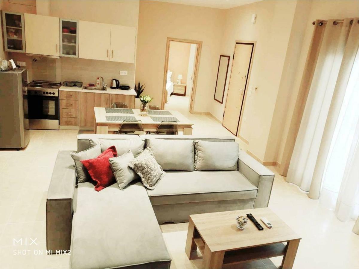 Beautiful House In Alimos Near To The Beach And Metro Athena Bagian luar foto