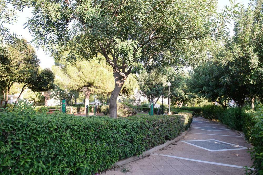 Beautiful House In Alimos Near To The Beach And Metro Athena Bagian luar foto